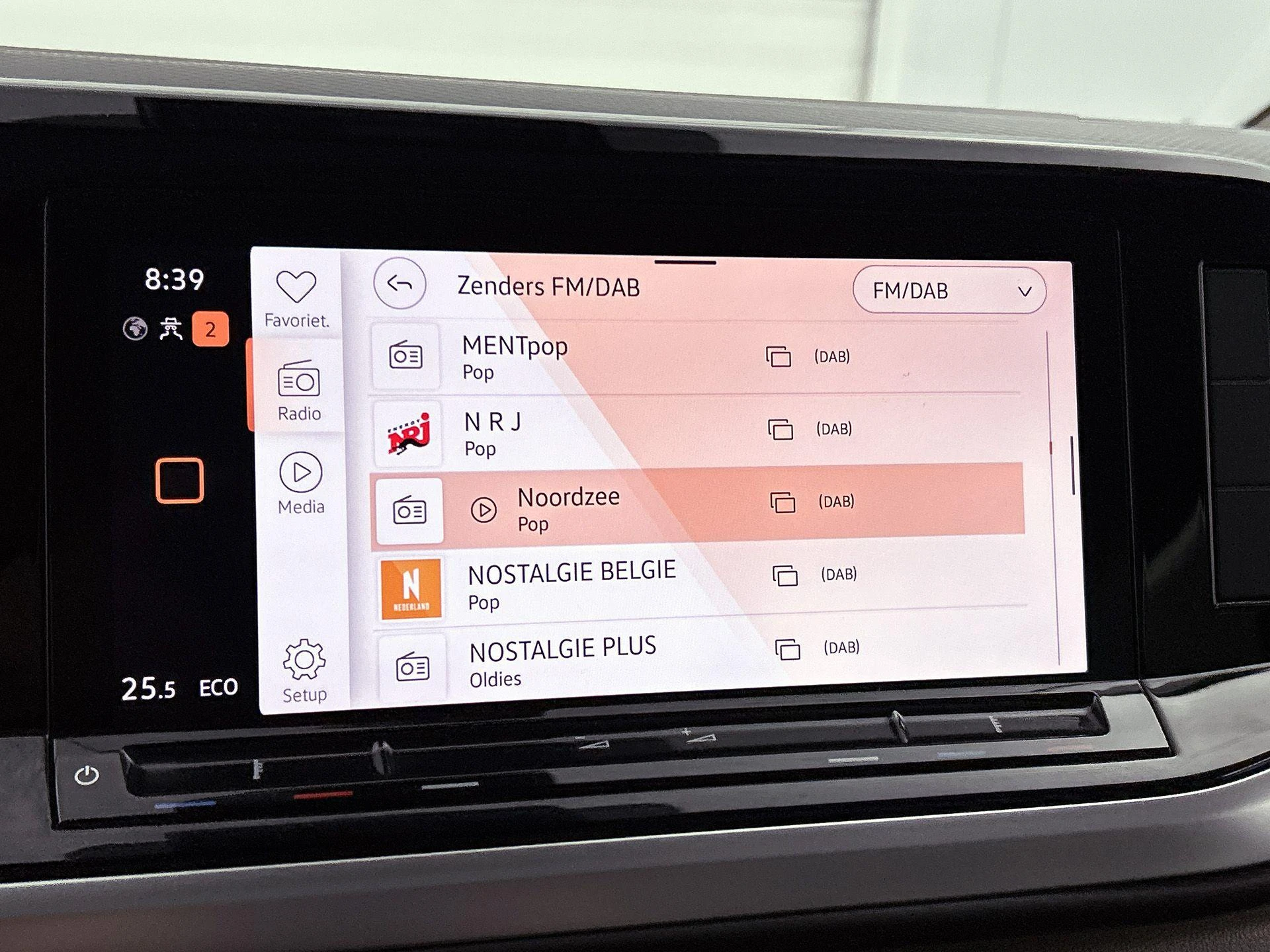 Volkswagen-Multivan-image-6
