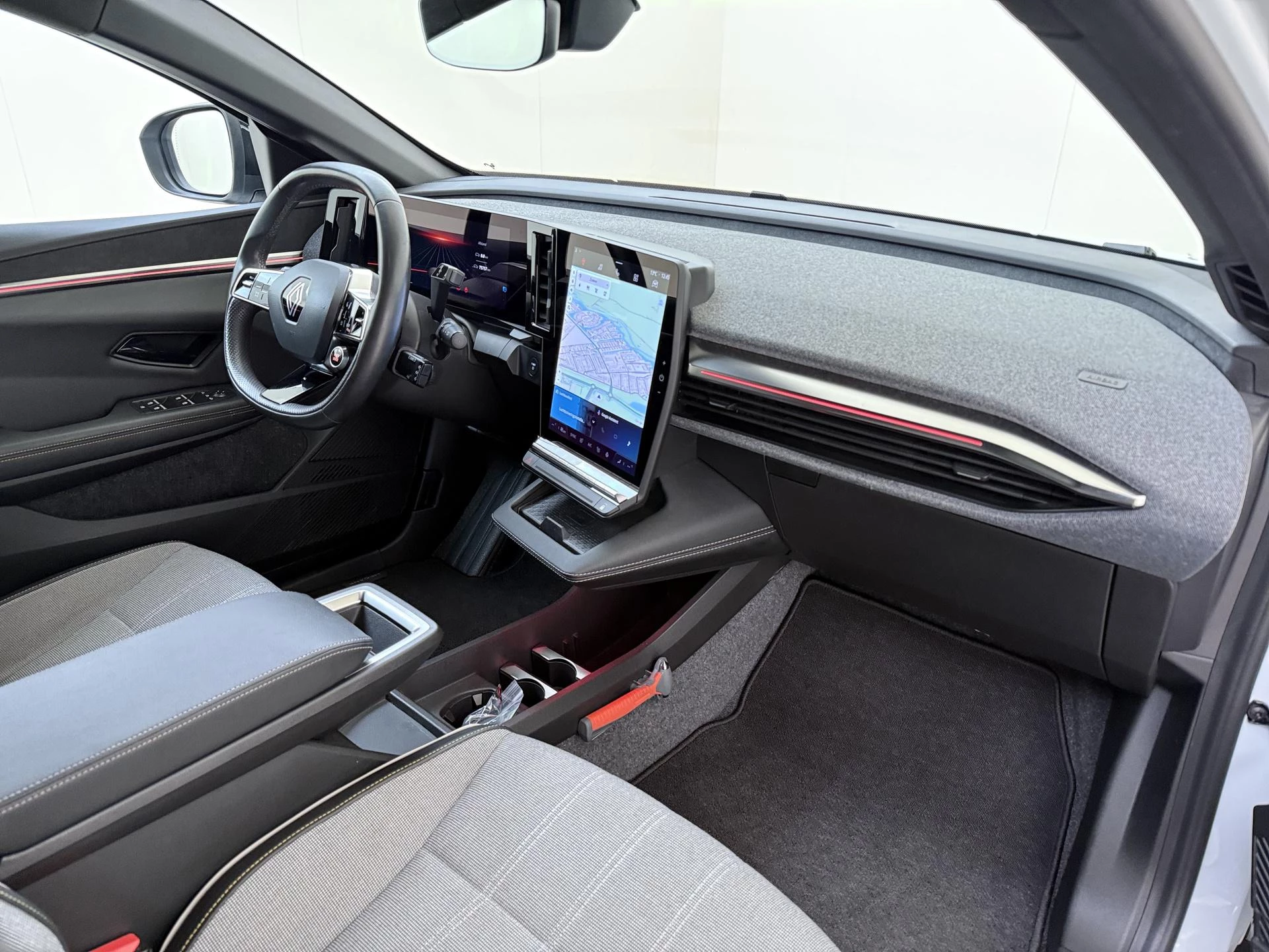 Renault-Megane E-Tech-image-4