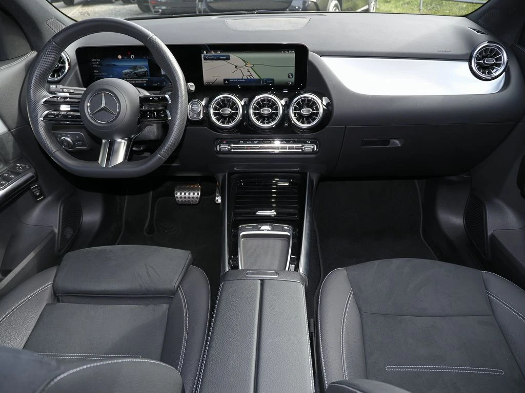 Mercedes-Benz-GLA 200 d-image-12