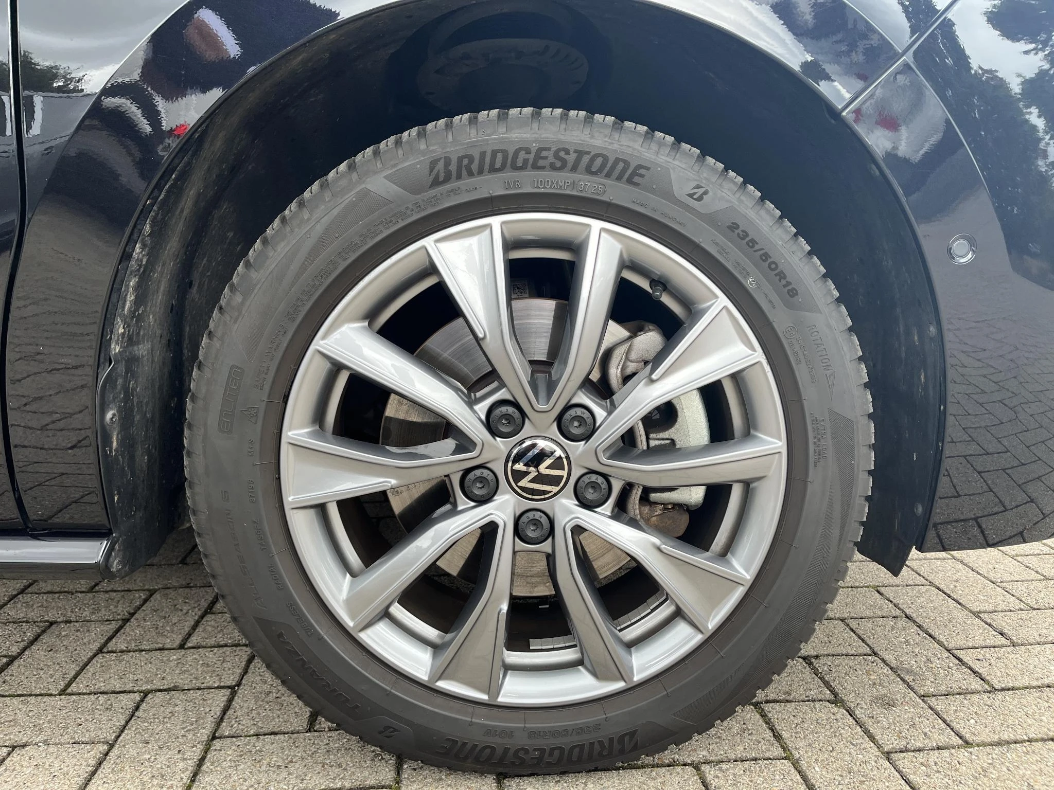Volkswagen-Multivan-image-1