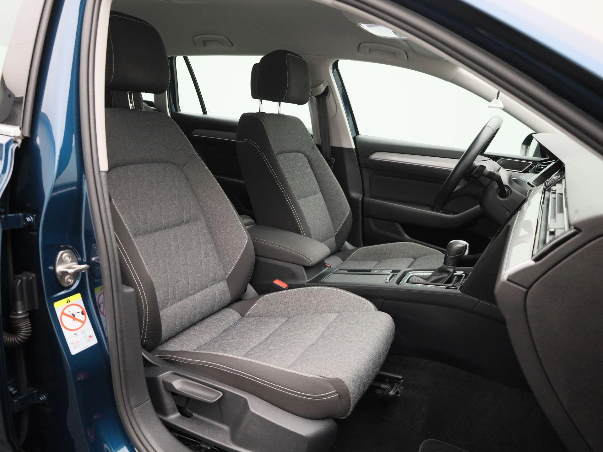 Volkswagen-Passat-image-35