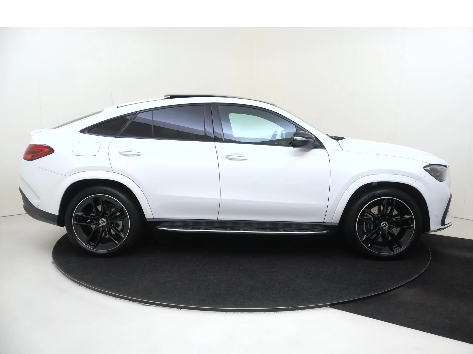 Mercedes-Benz-GLE-image-9