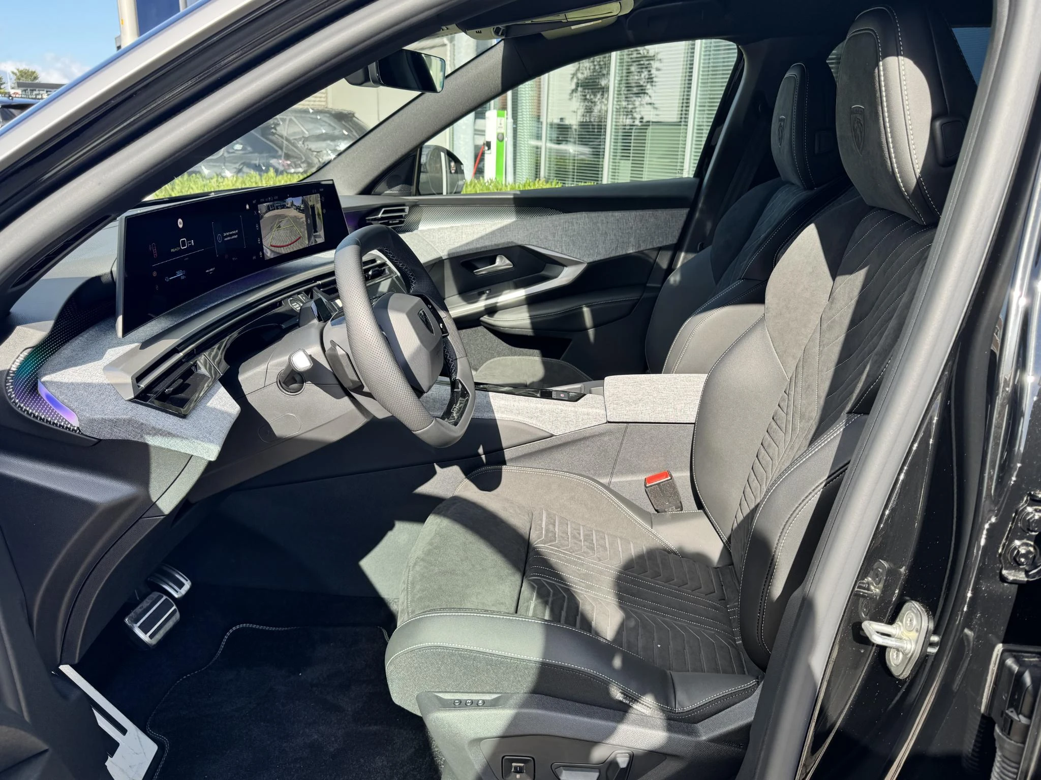 Peugeot-e-5008-image-10