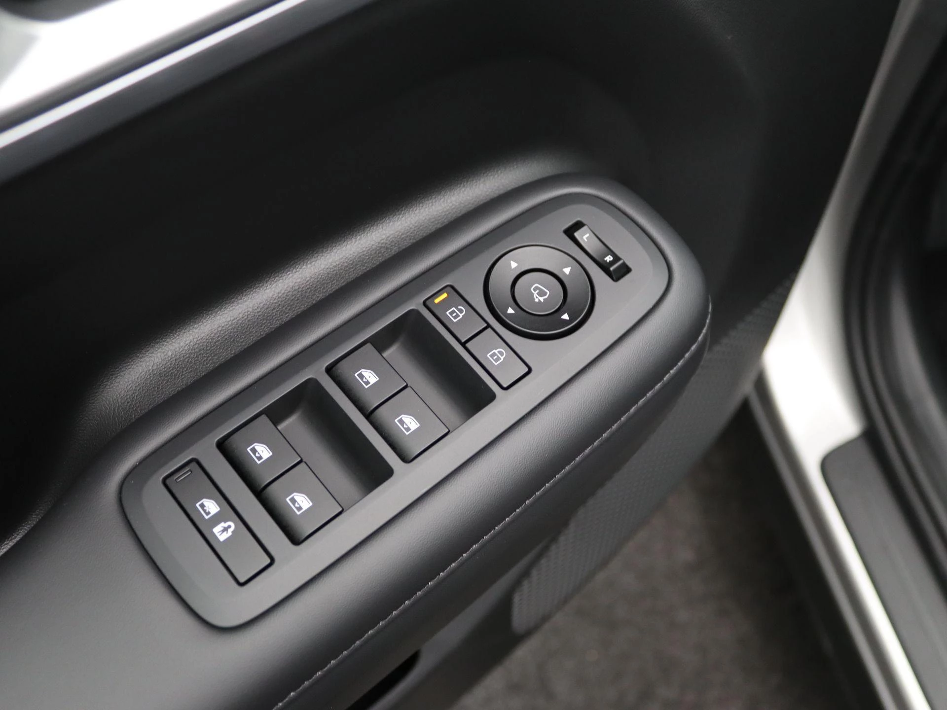 Hyundai-Santa Fe-image-27