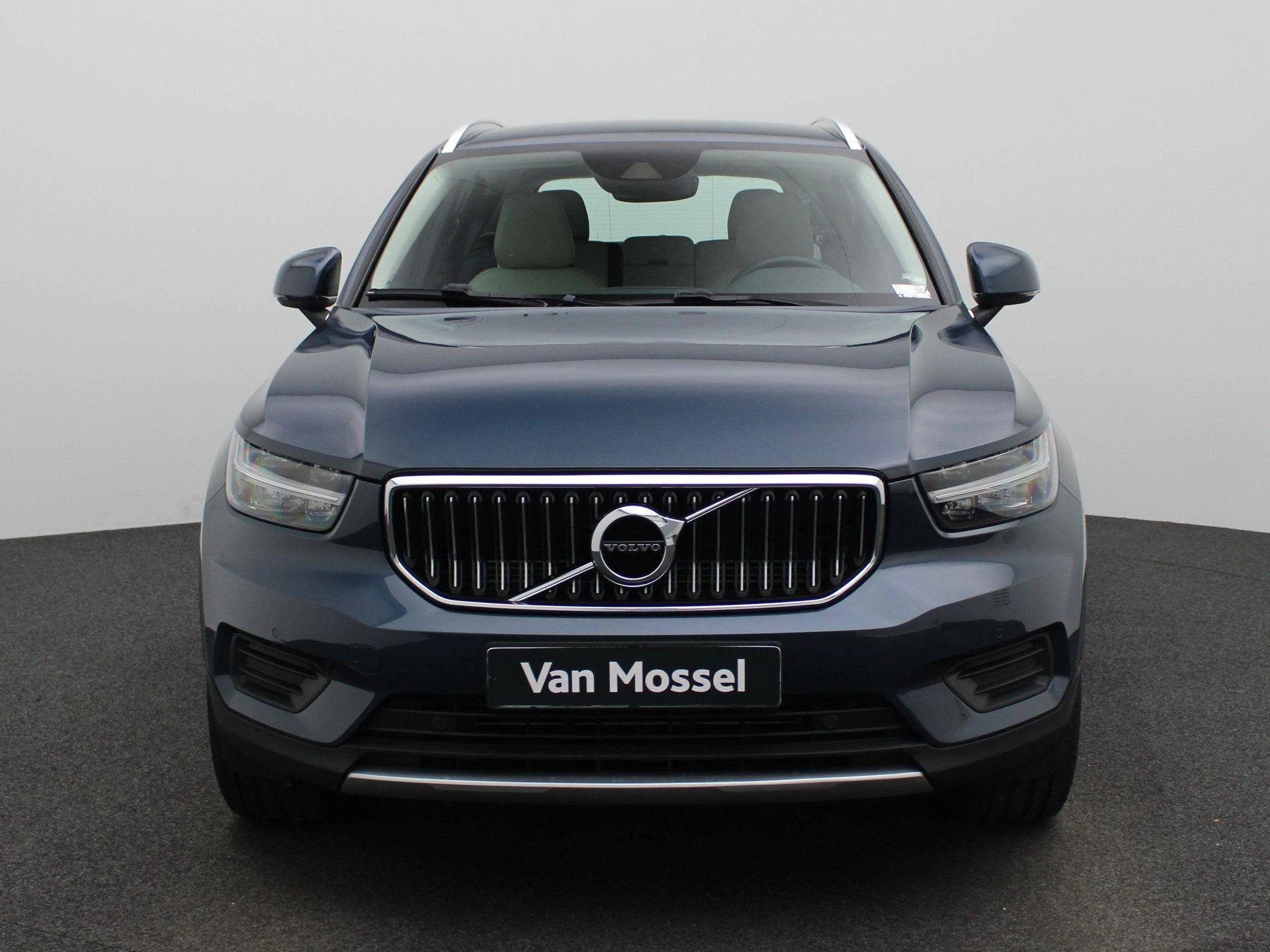 Volvo-XC40-image-2