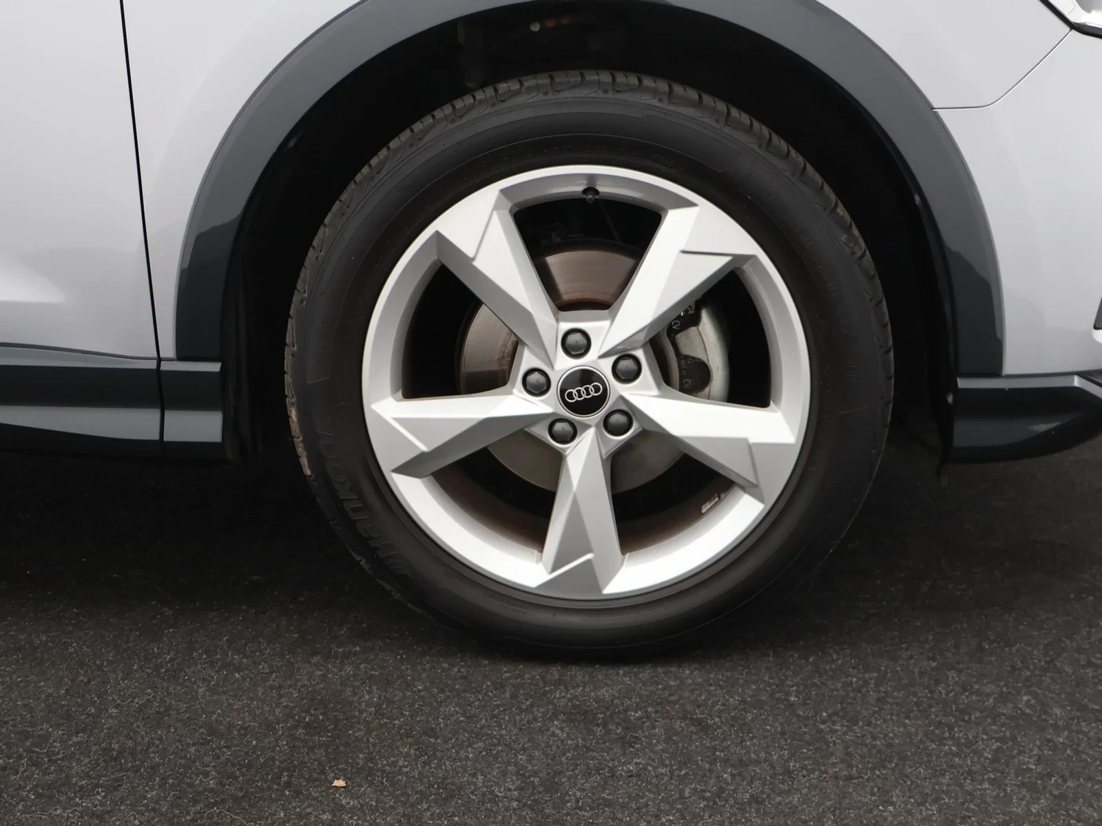 Audi Q3 35TFSI Business Edition Advanced 150PK *AUTOMAAT*VIRTUAL COCKPIT*SHADOW LOOK*TREKHAAK*CRUISE*PDC*APP