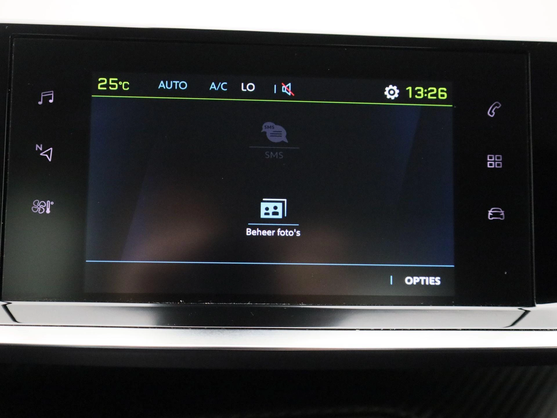 Peugeot-e-208-image-24