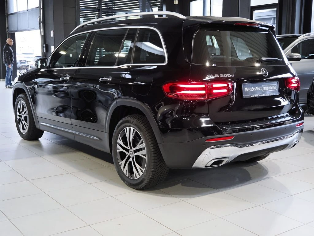 Mercedes-Benz-GLB 200 d-image-5