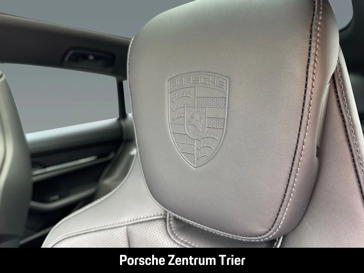Porsche Taycan Sport Turismo Black Edition HA-Lenkung black edition