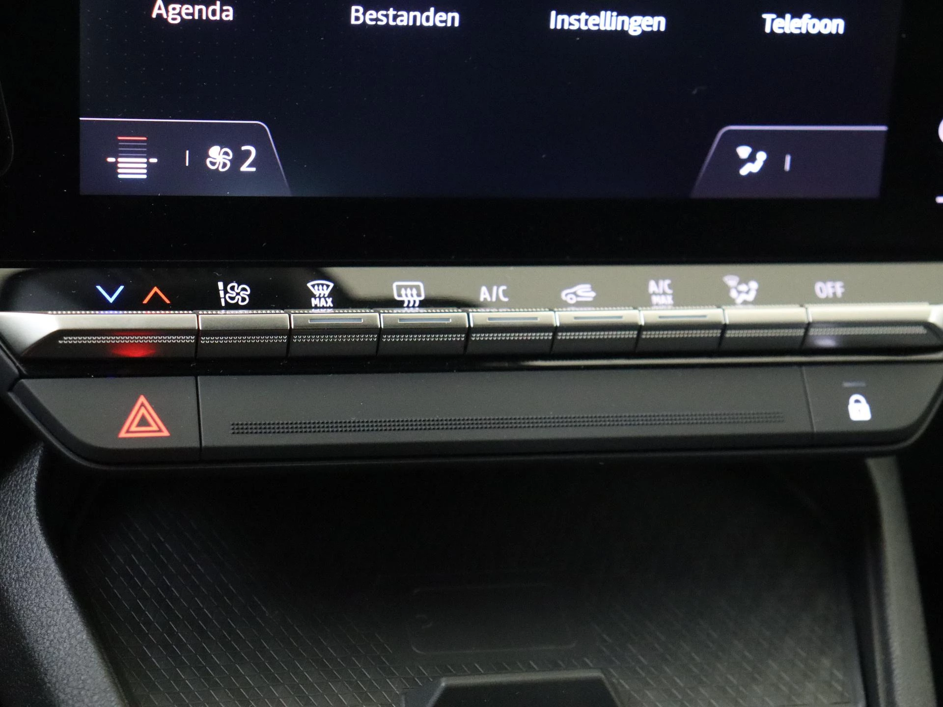 Renault-Megane E-Tech-image-21