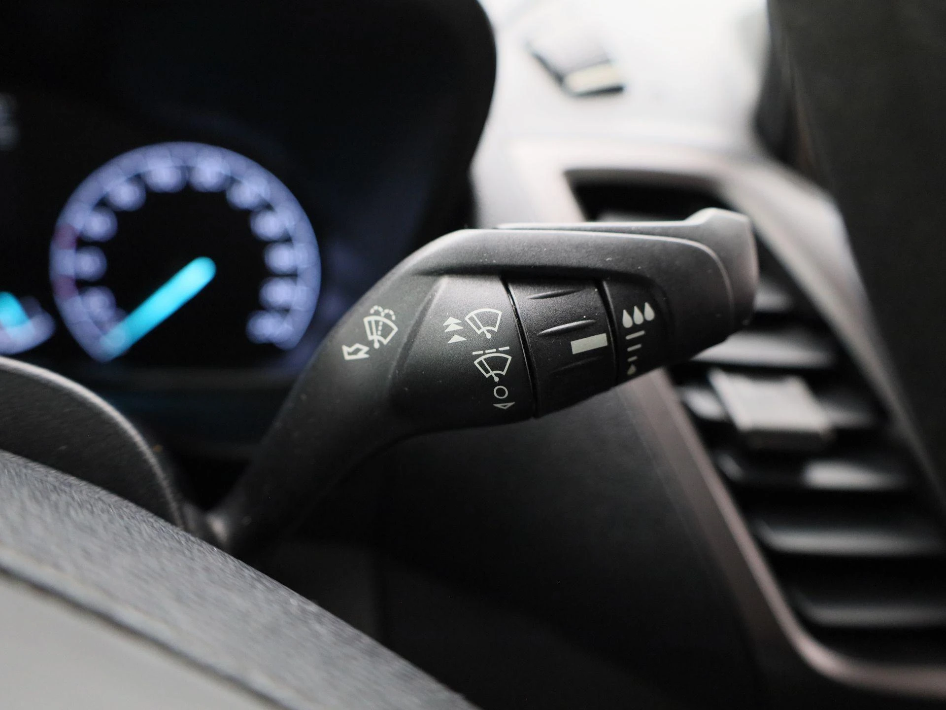 Ford-Transit Connect-image-19