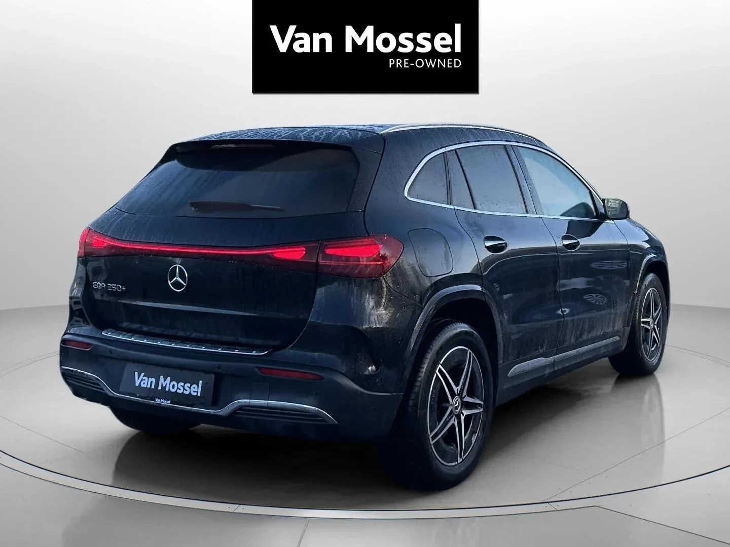 Mercedes-Benz-EQA-image-4