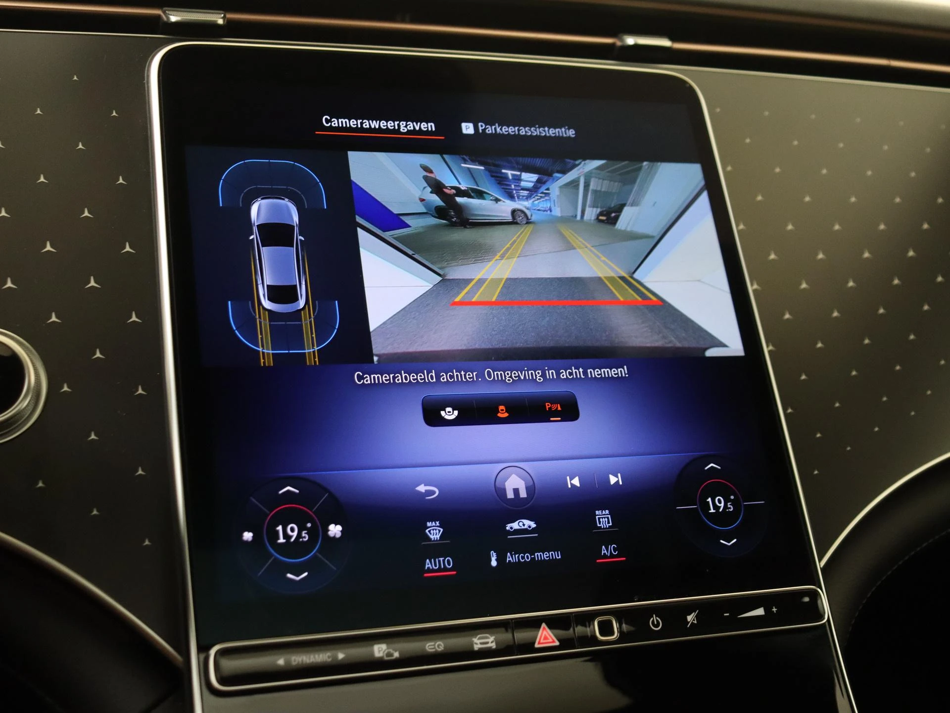 Mercedes-Benz-EQE-image-19