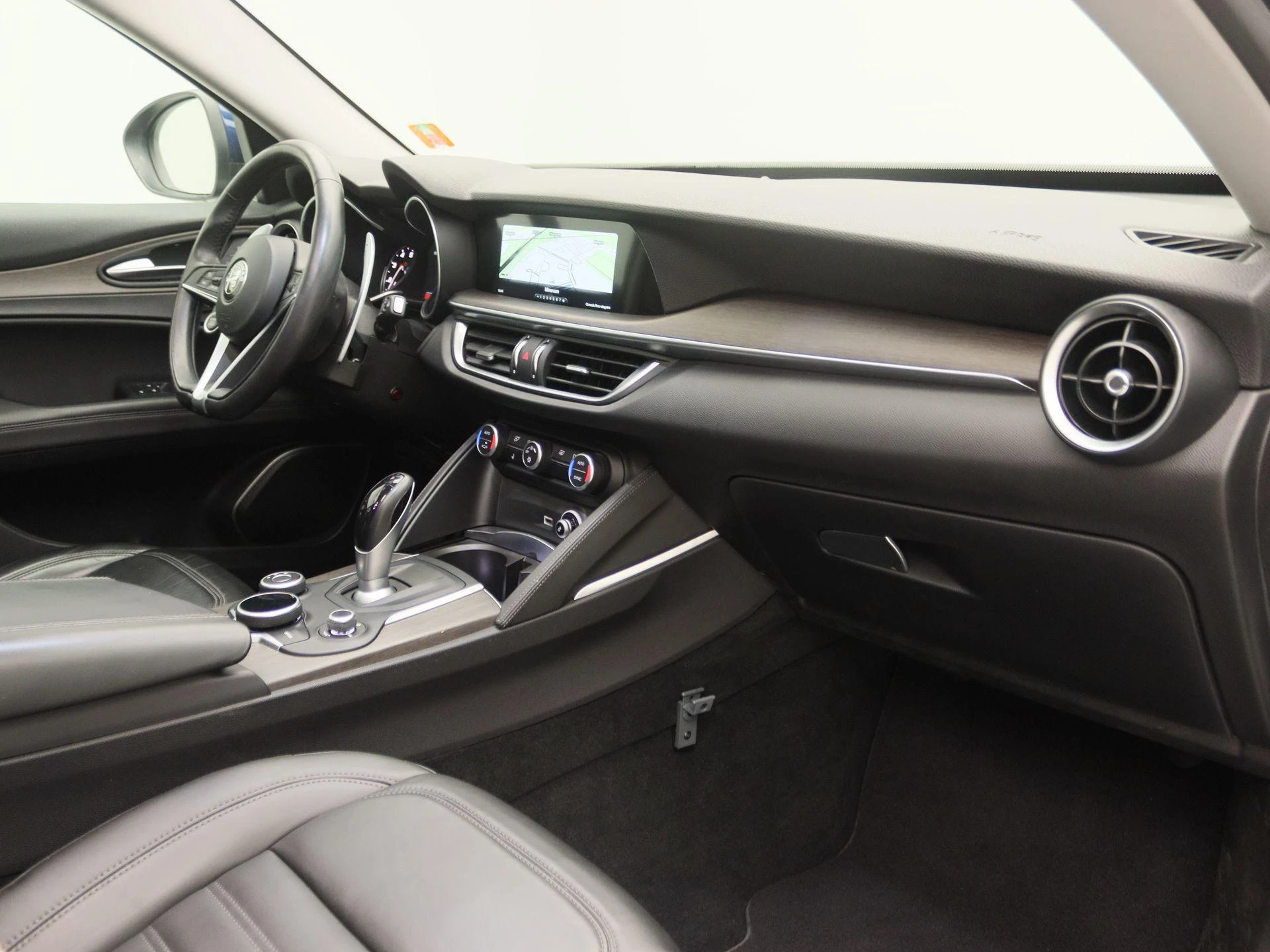 Alfa Romeo-Stelvio-image-26