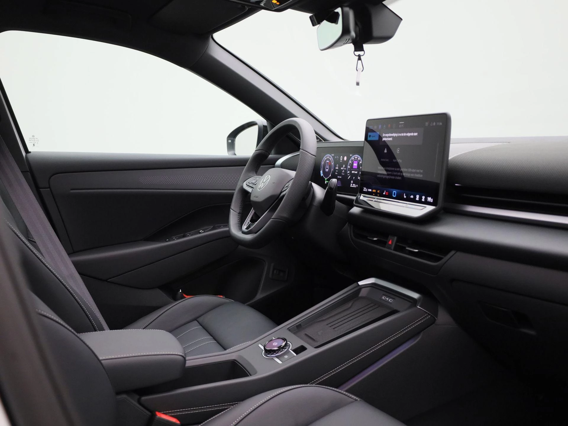 Volkswagen-T-Roc-image-37