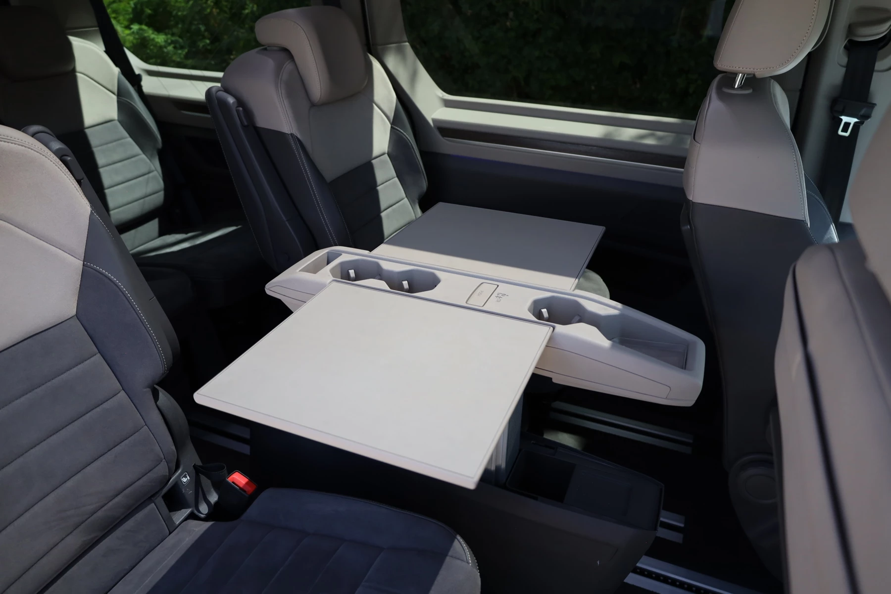 Volkswagen-Multivan-image-29