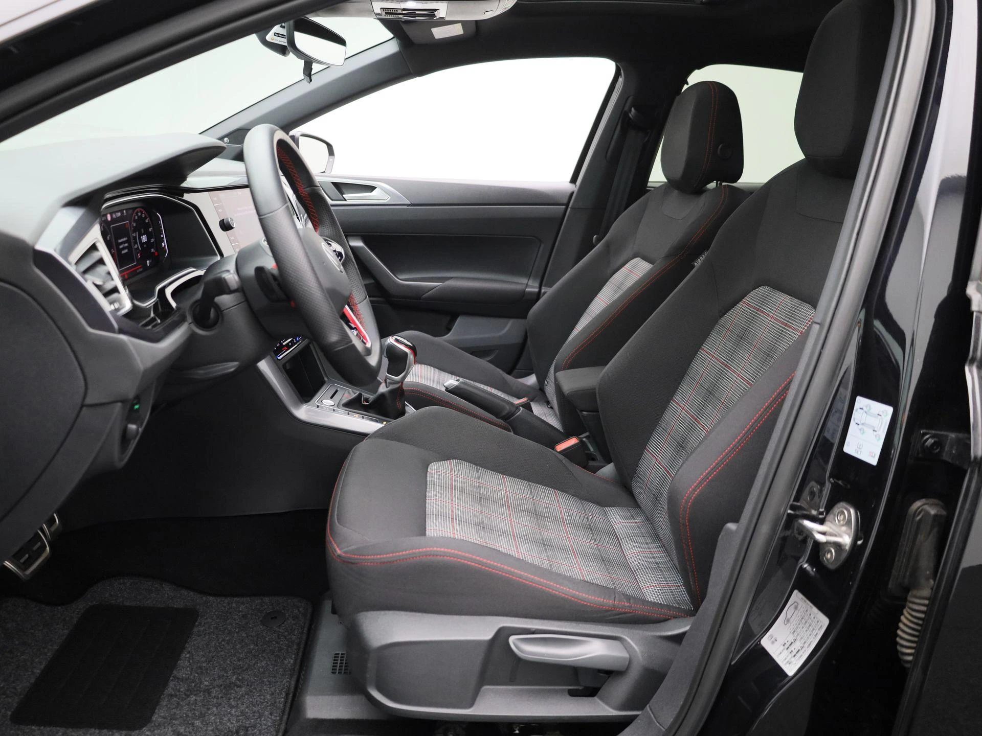 Volkswagen-Polo-image-9