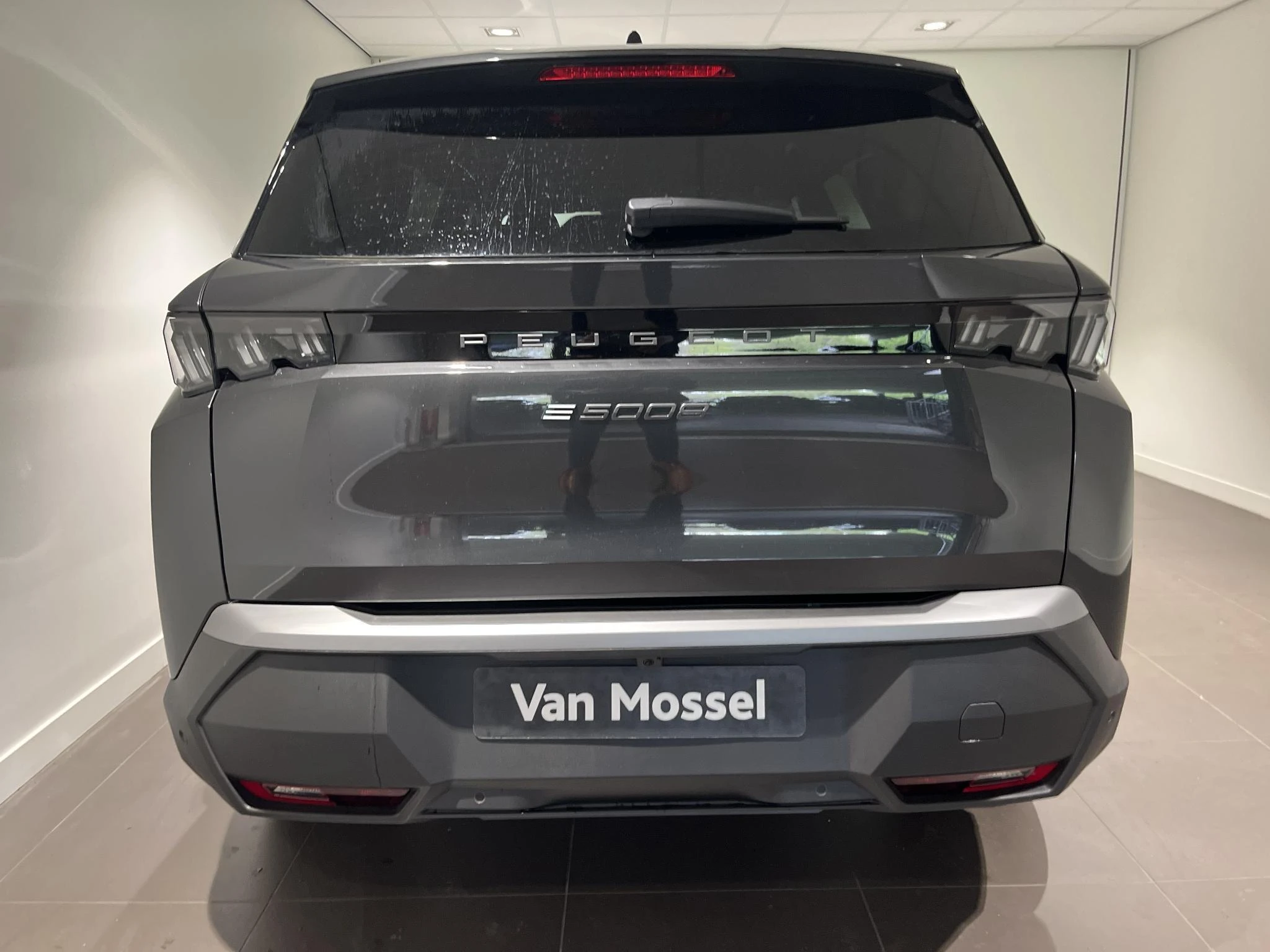 Peugeot-e-5008-image-2