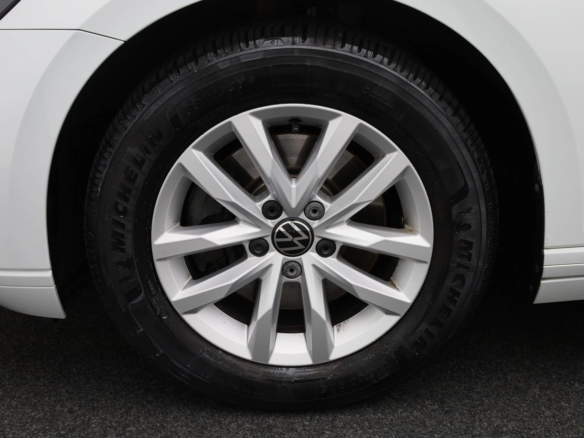 Volkswagen-Passat-image-15