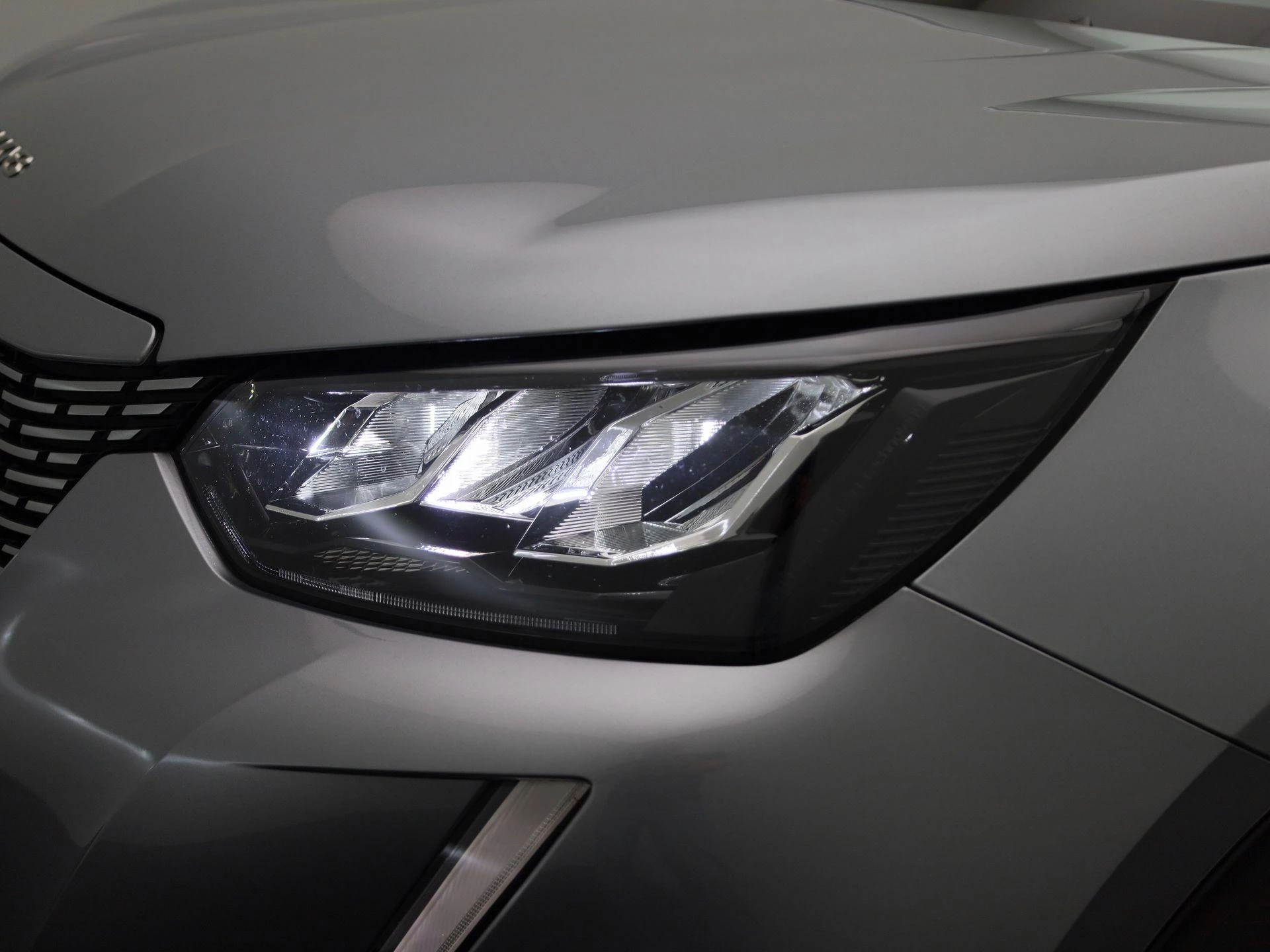 Peugeot-e-2008-image-15