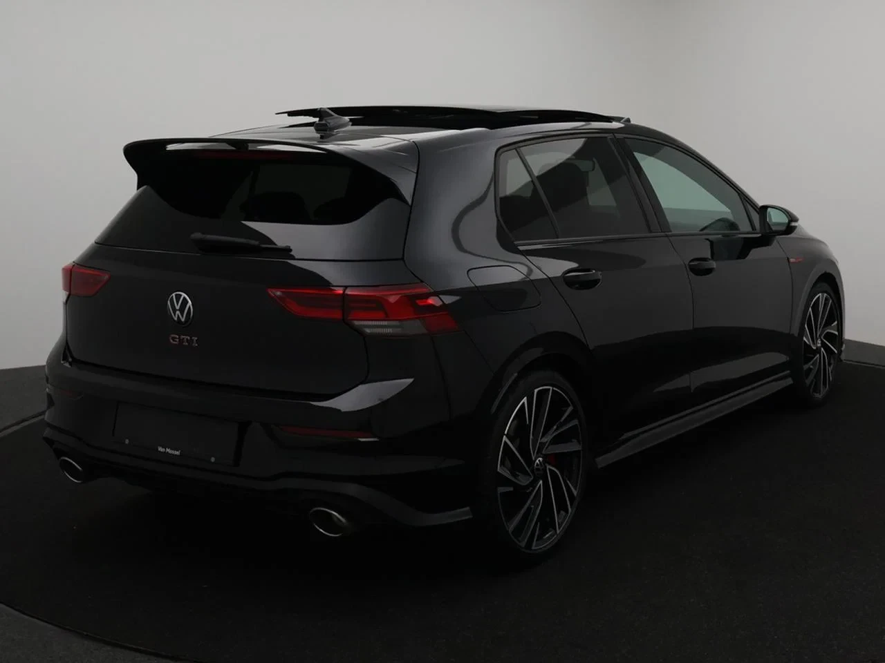 Volkswagen-Golf-image-4
