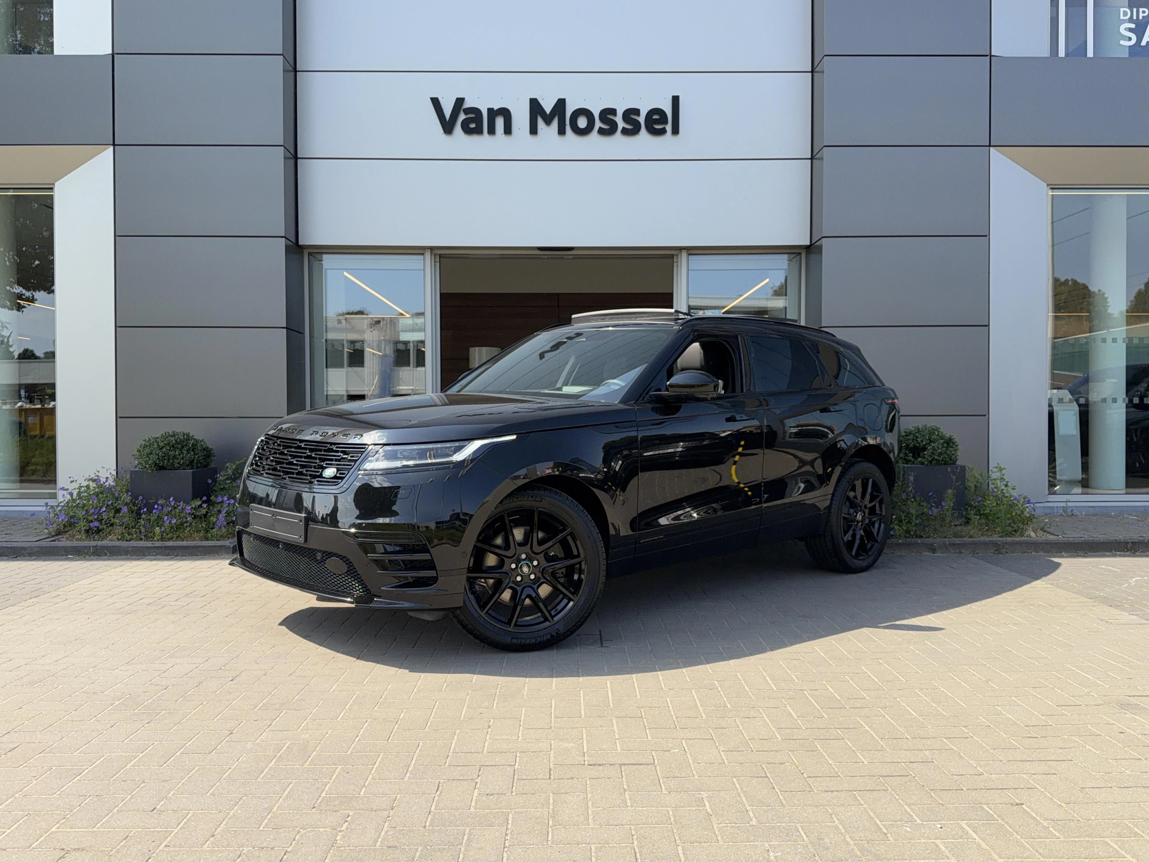 Land Rover-Range Rover Velar-image-0