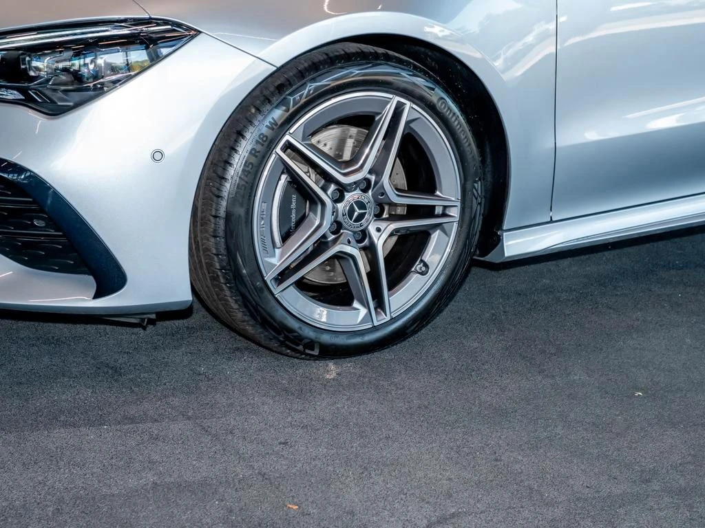 Mercedes-Benz-CLA 200 d-image-6