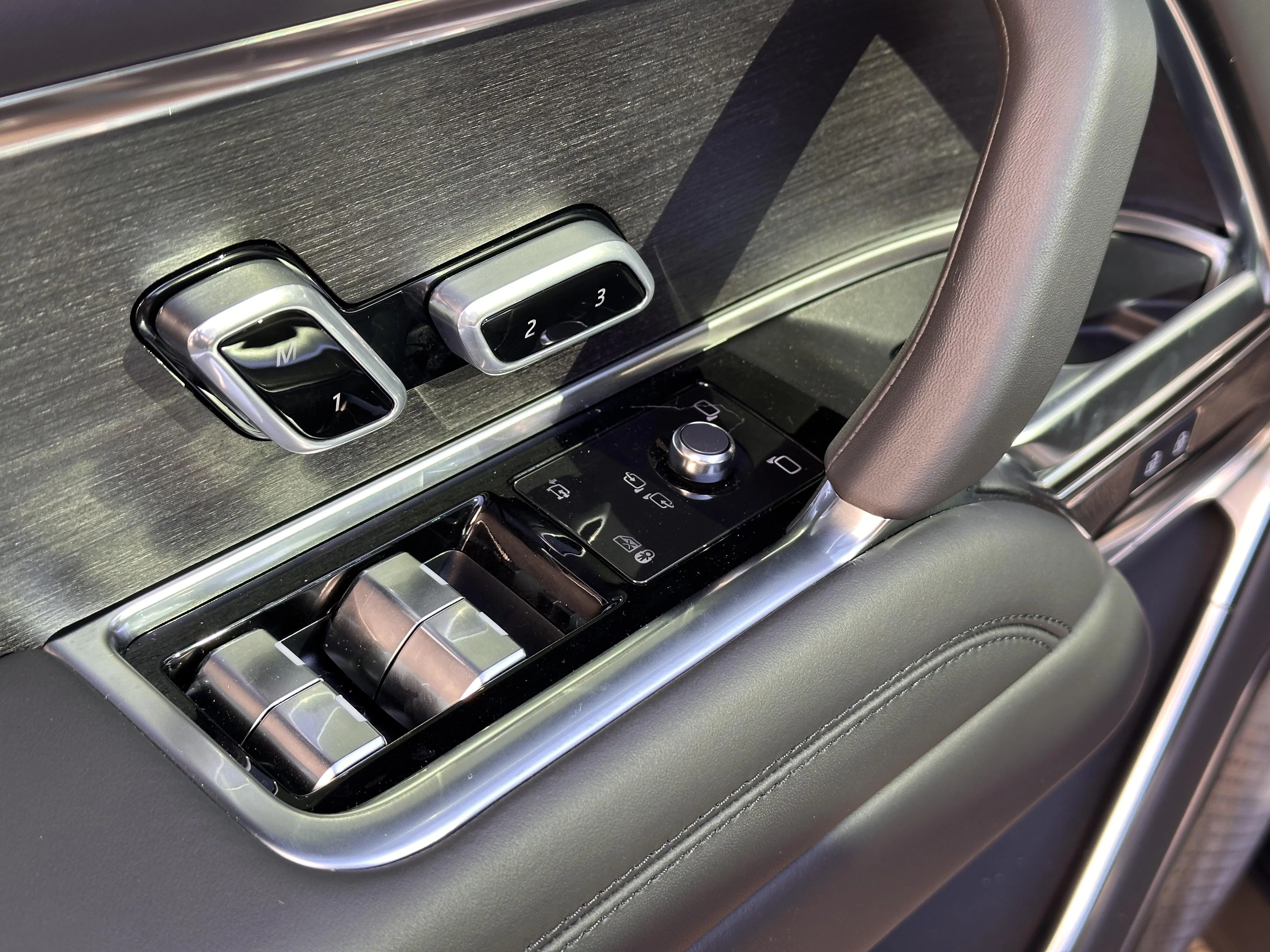 Land Rover-Range Rover-image-27