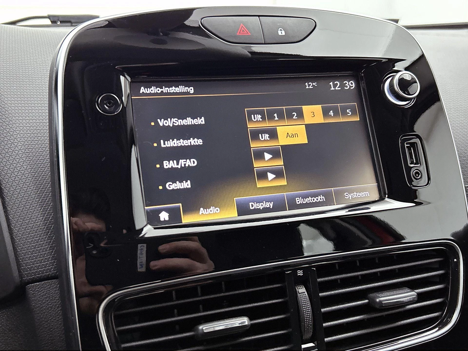 Renault-Clio-image-11