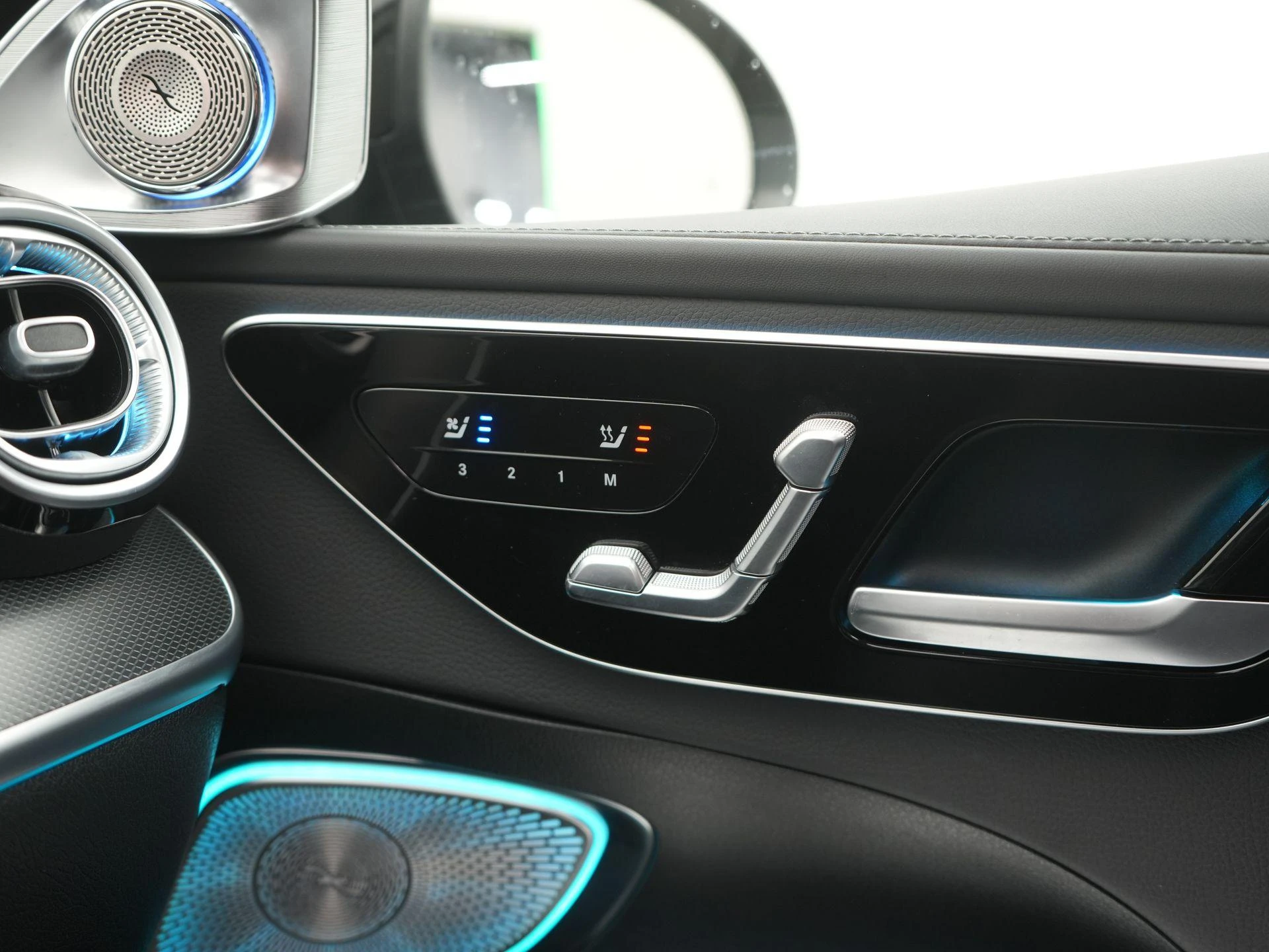 Mercedes-Benz-C-Klasse-image-38
