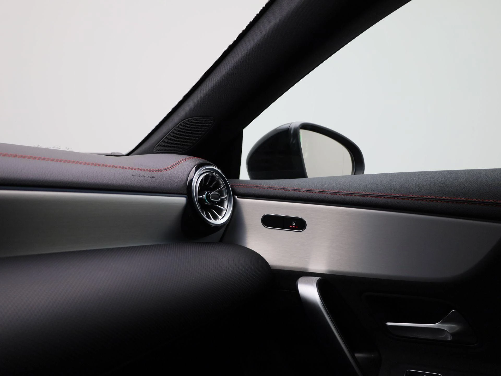 Mercedes-Benz-CLA-image-27