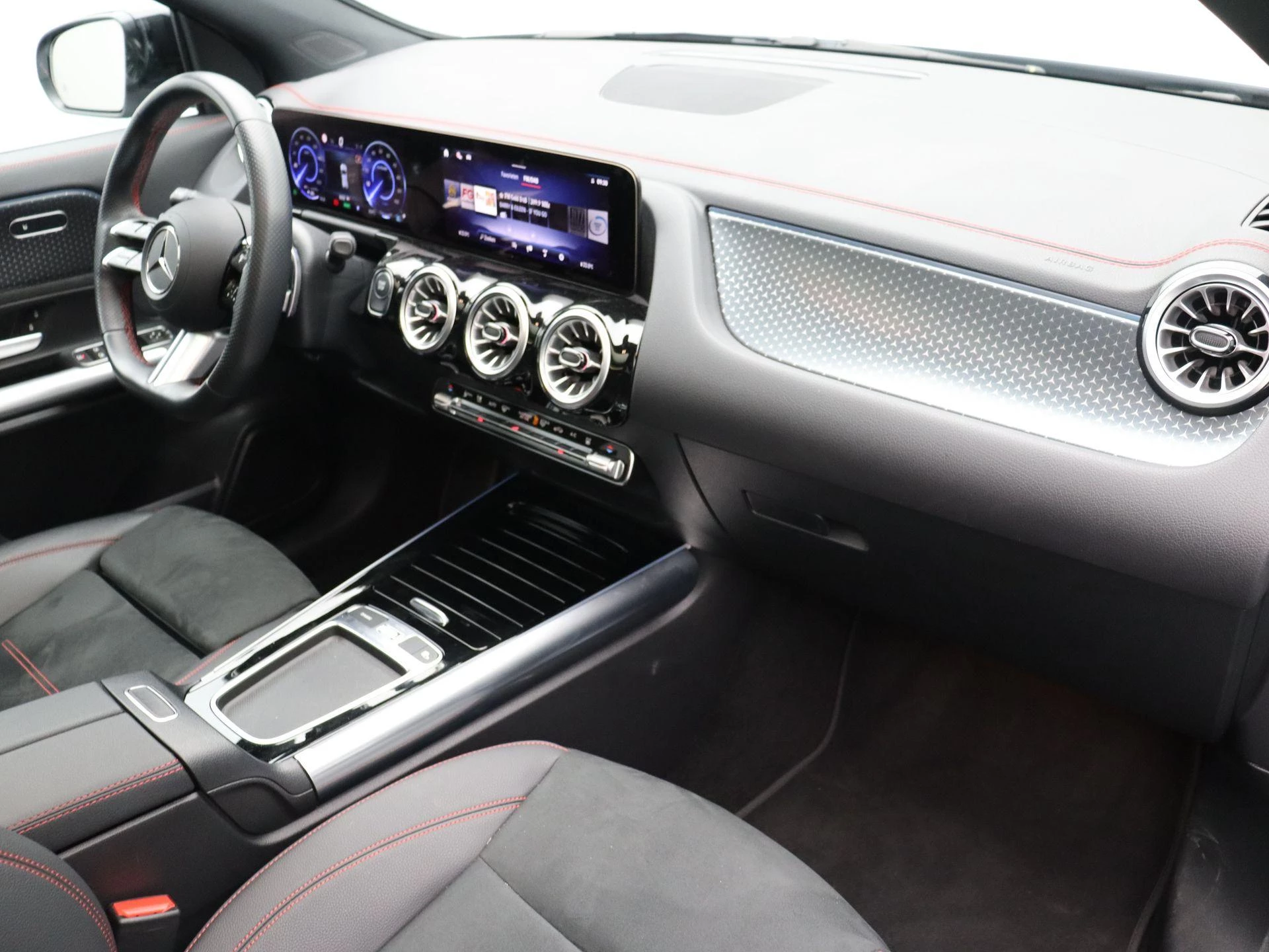 Mercedes-Benz-EQA-image-17