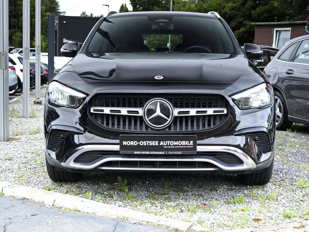 Mercedes-Benz-GLA 200 d-image-3