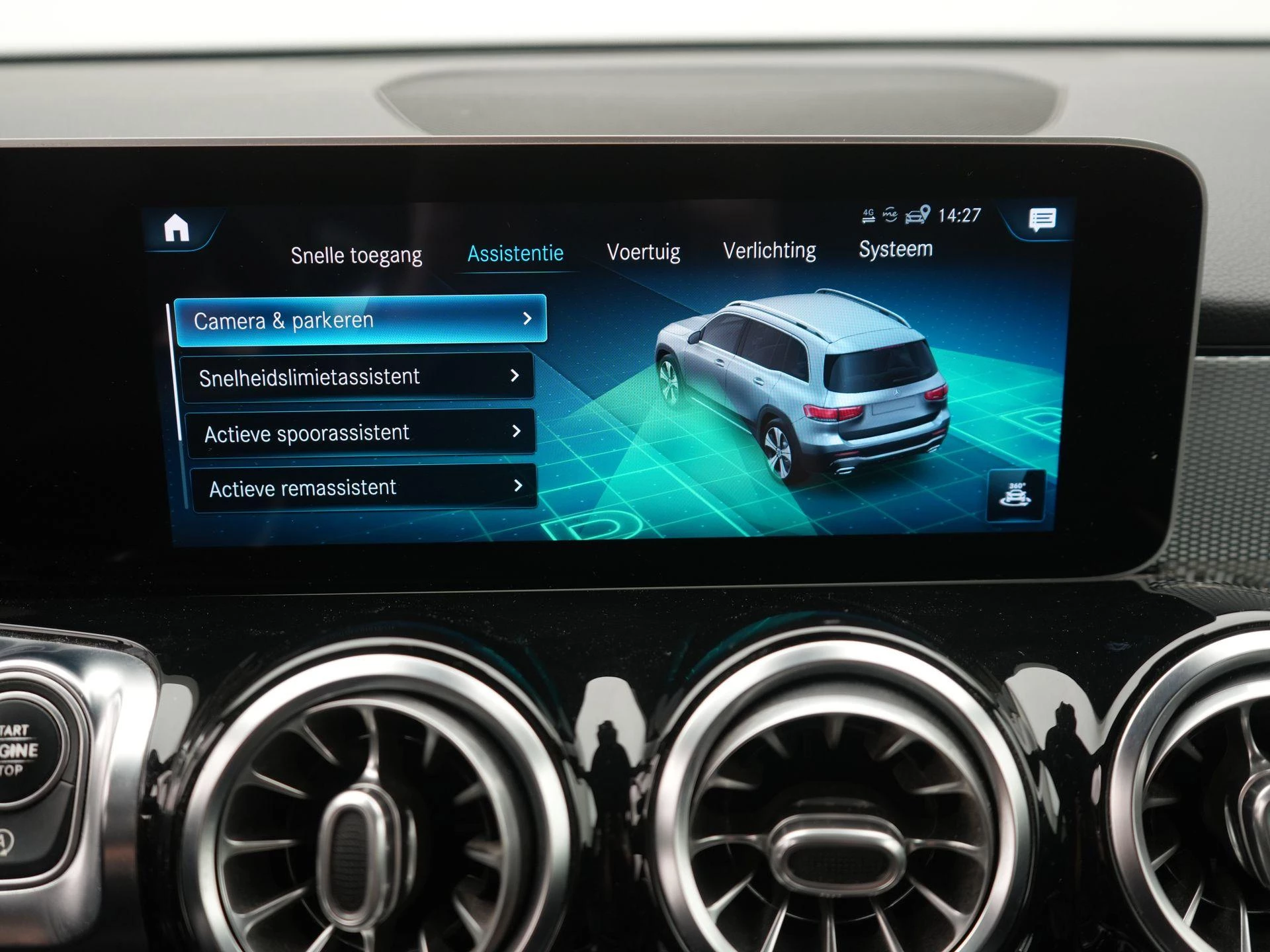 Mercedes-Benz-GLB-image-15