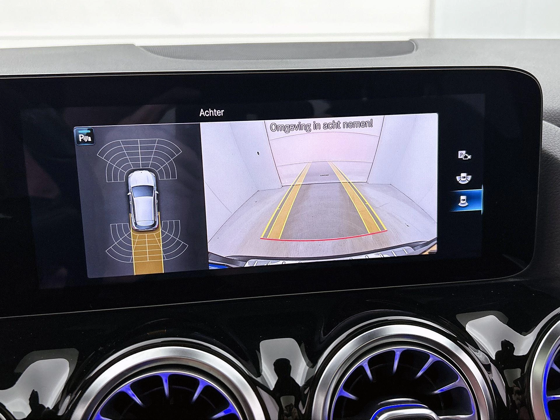 Mercedes-Benz-GLA-image-19