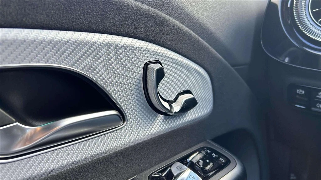 Mercedes-Benz-CLA-image-10