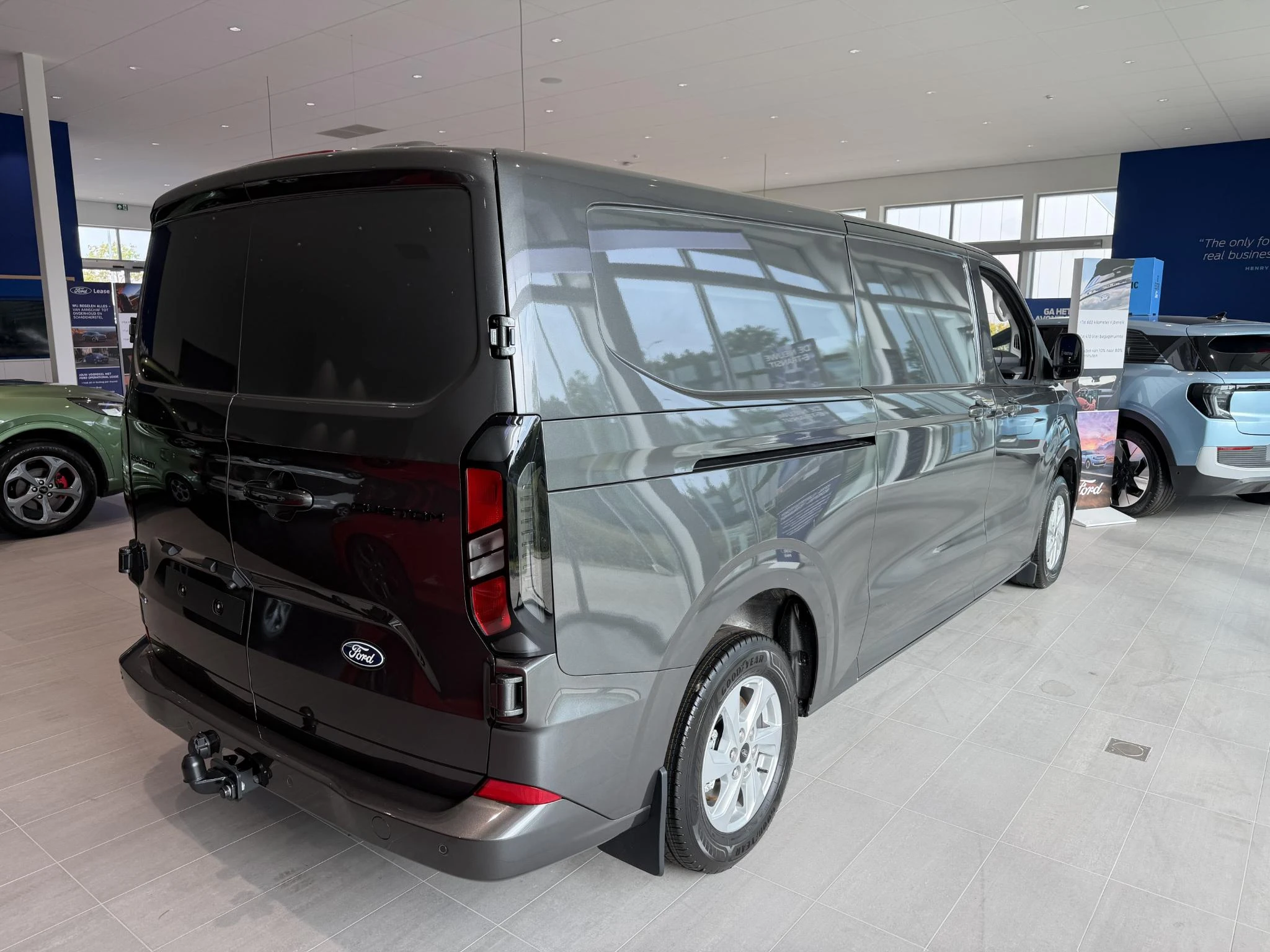 Ford-Transit Custom-image-3