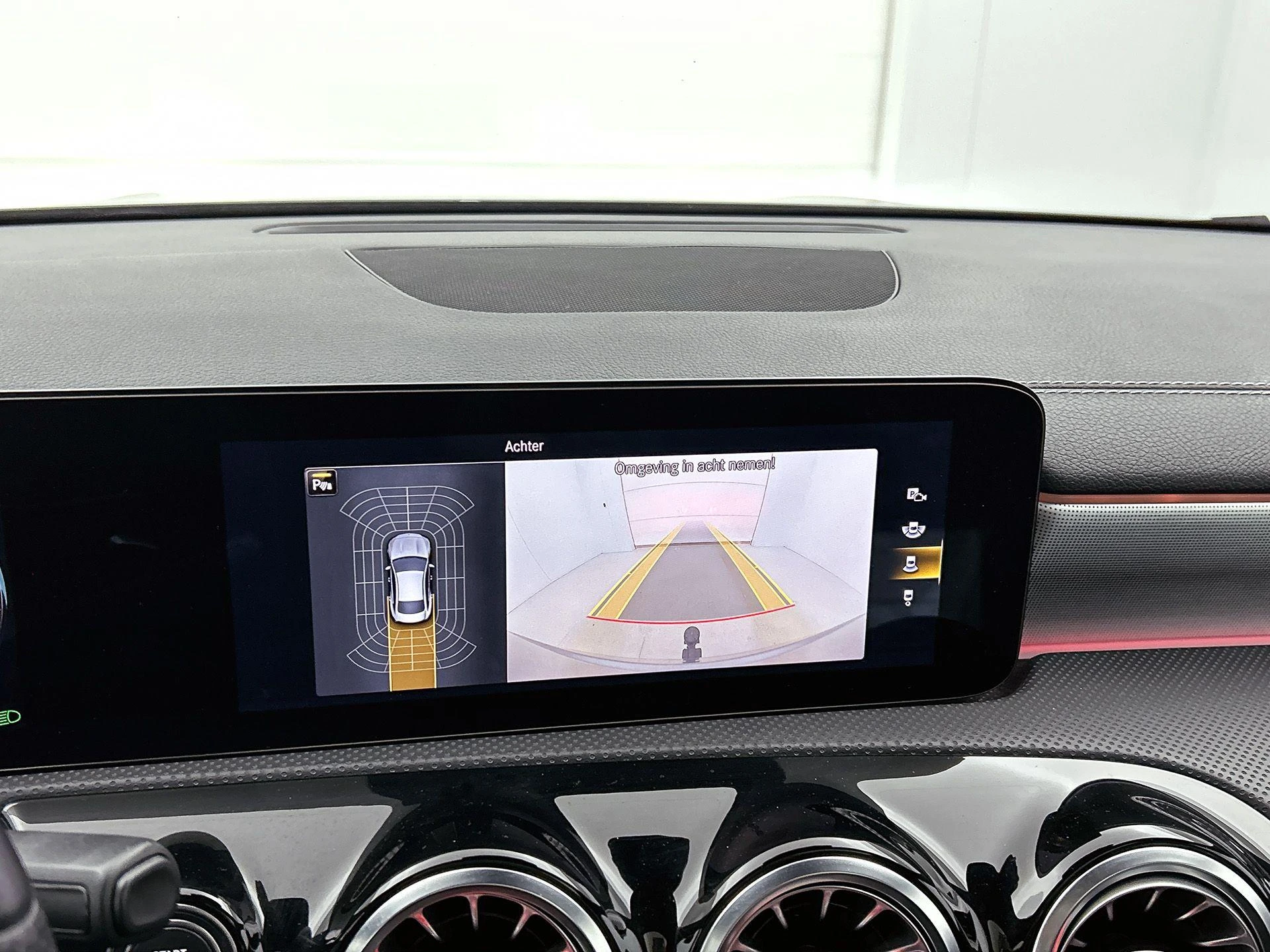 Mercedes-Benz-CLA-image-12