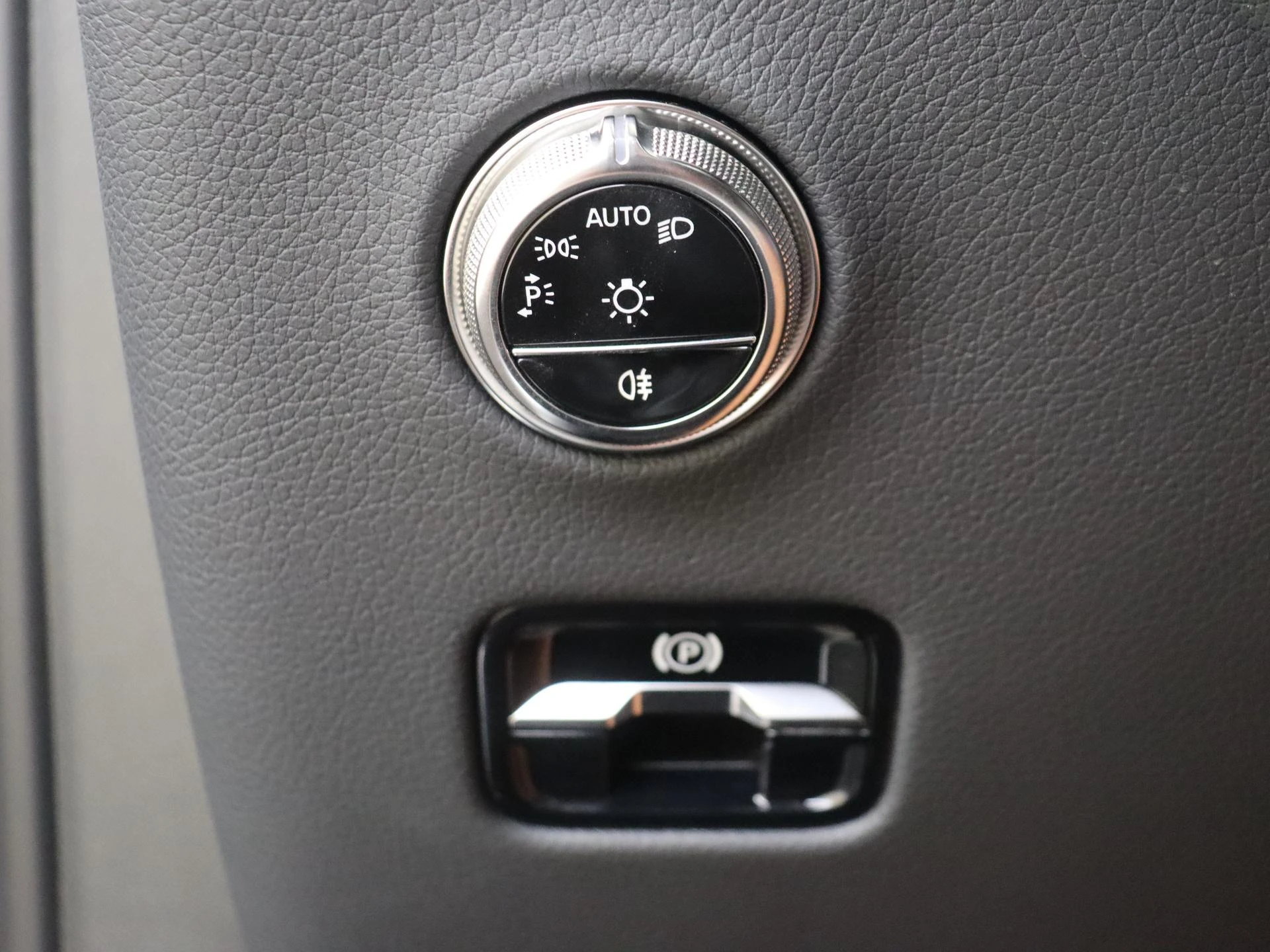Mercedes-Benz-GLC-image-21