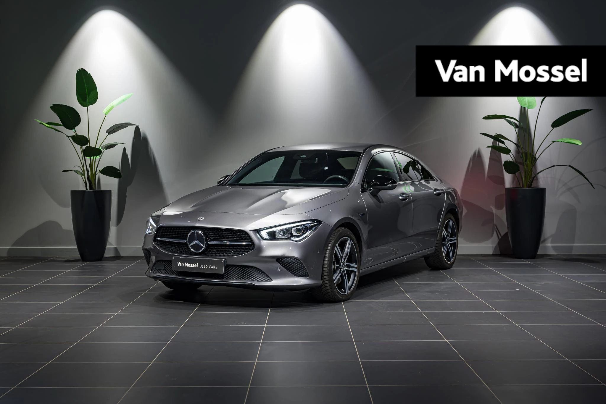 Mercedes-Benz-CLA-image-0