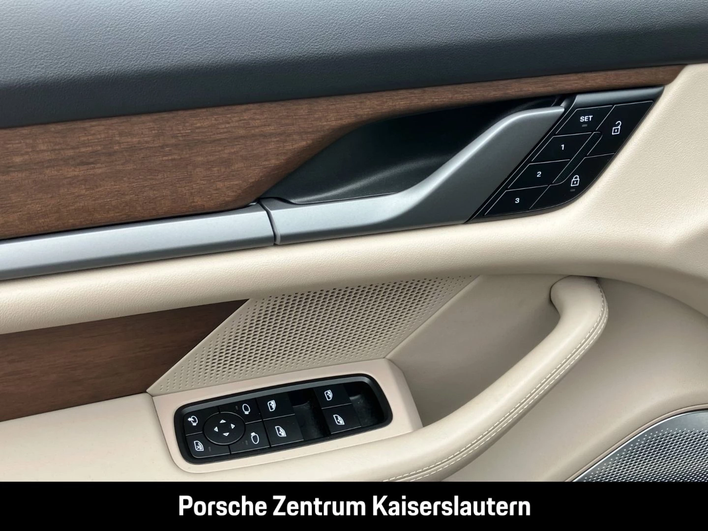 Porsche Taycan 4S Sport Turismo Burmester Surround-View -
