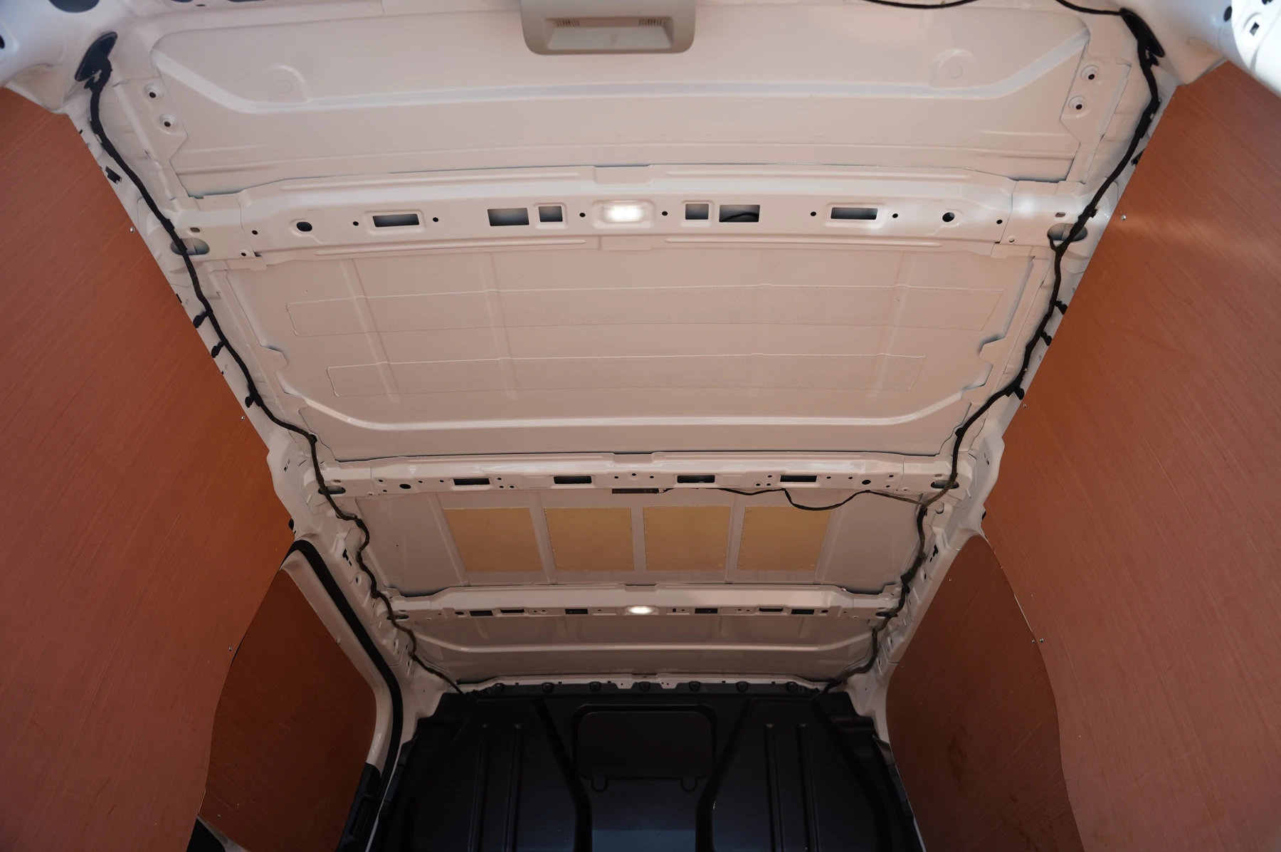 Volkswagen-Transporter-image-26