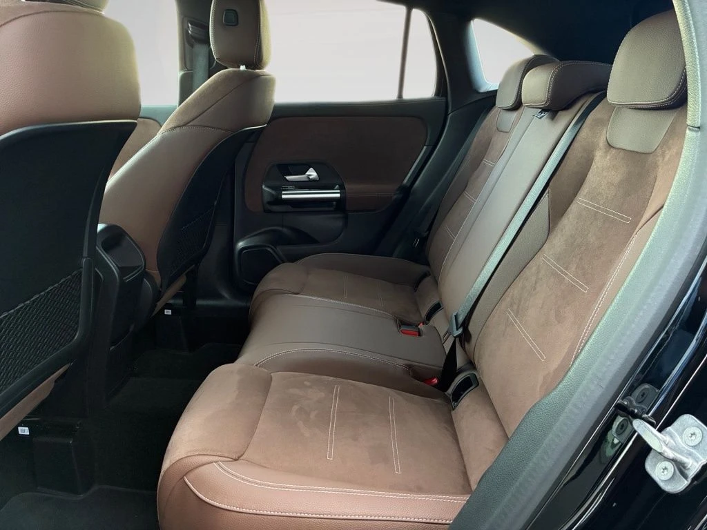 Mercedes-Benz-GLA 180 d-image-9