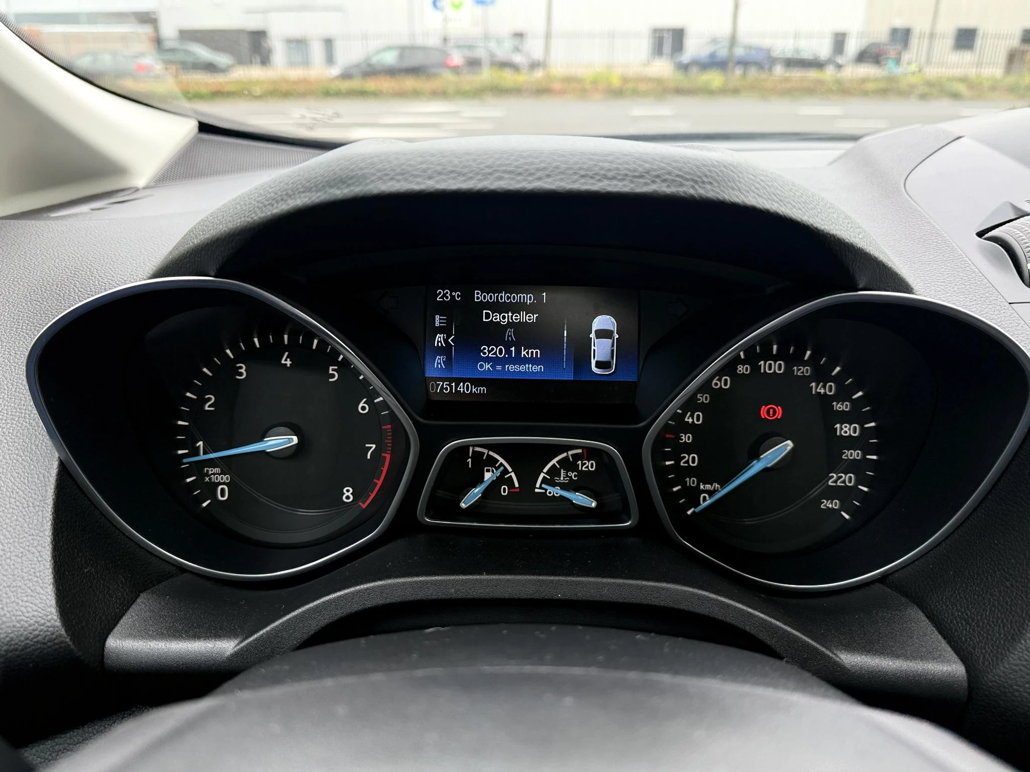 Ford-C-MAX-image-21