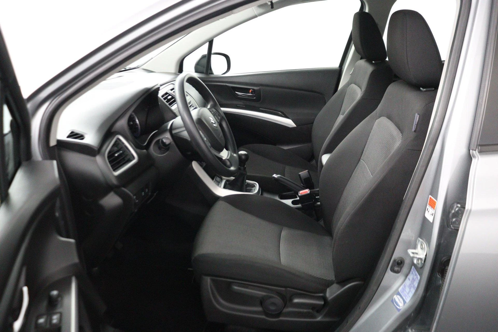 Suzuki-S-Cross-image-18