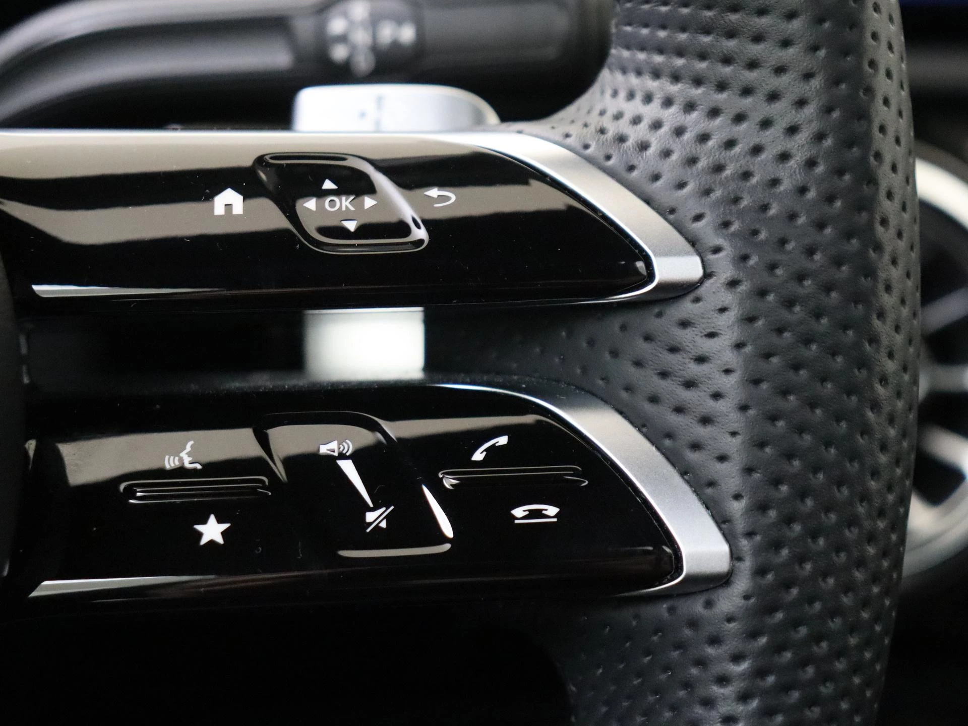 Mercedes-Benz-CLA-image-16