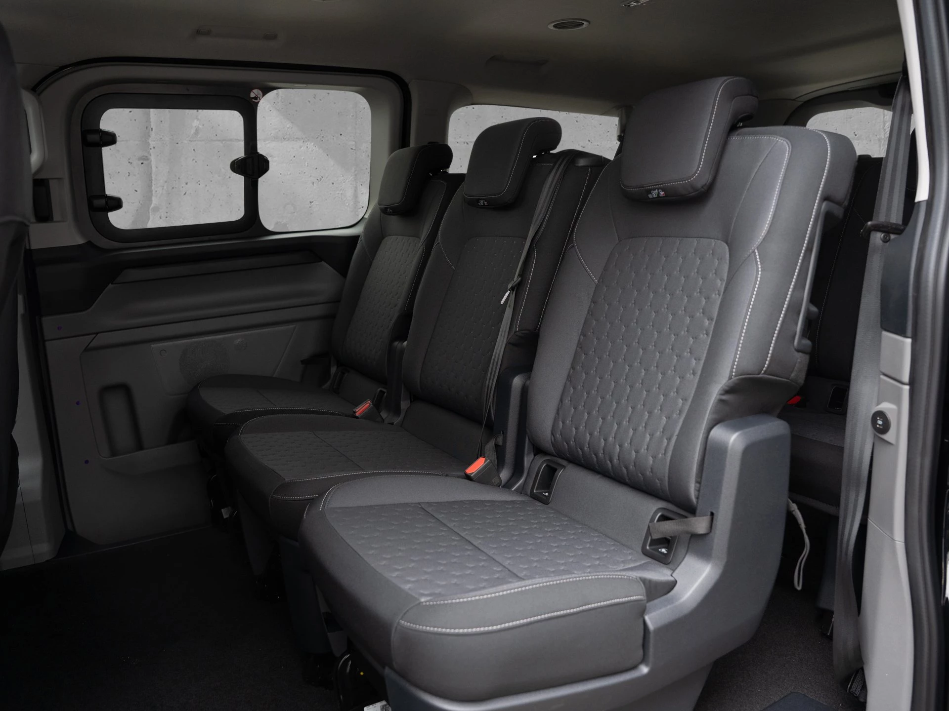 Ford Transit Custom Limited 2.0 EcoBlue 125kW 320 L2 Auto Turnier. 4-türig