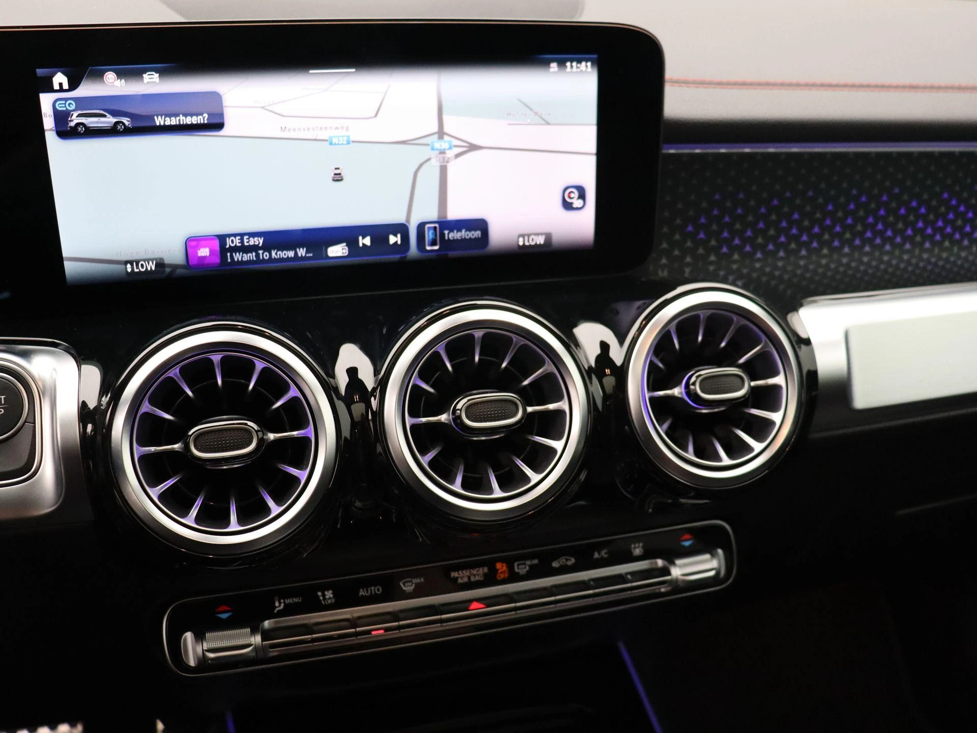 Mercedes-Benz EQB 250+ AMG Line + PANORAMISCH DAK + CARPLAY + ADVANCED SOUND +