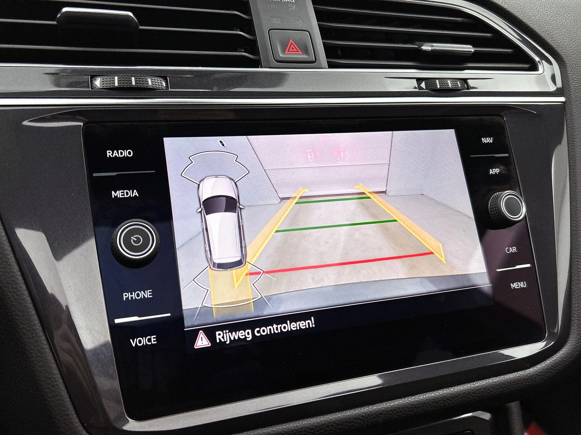 Volkswagen-Tiguan-image-15