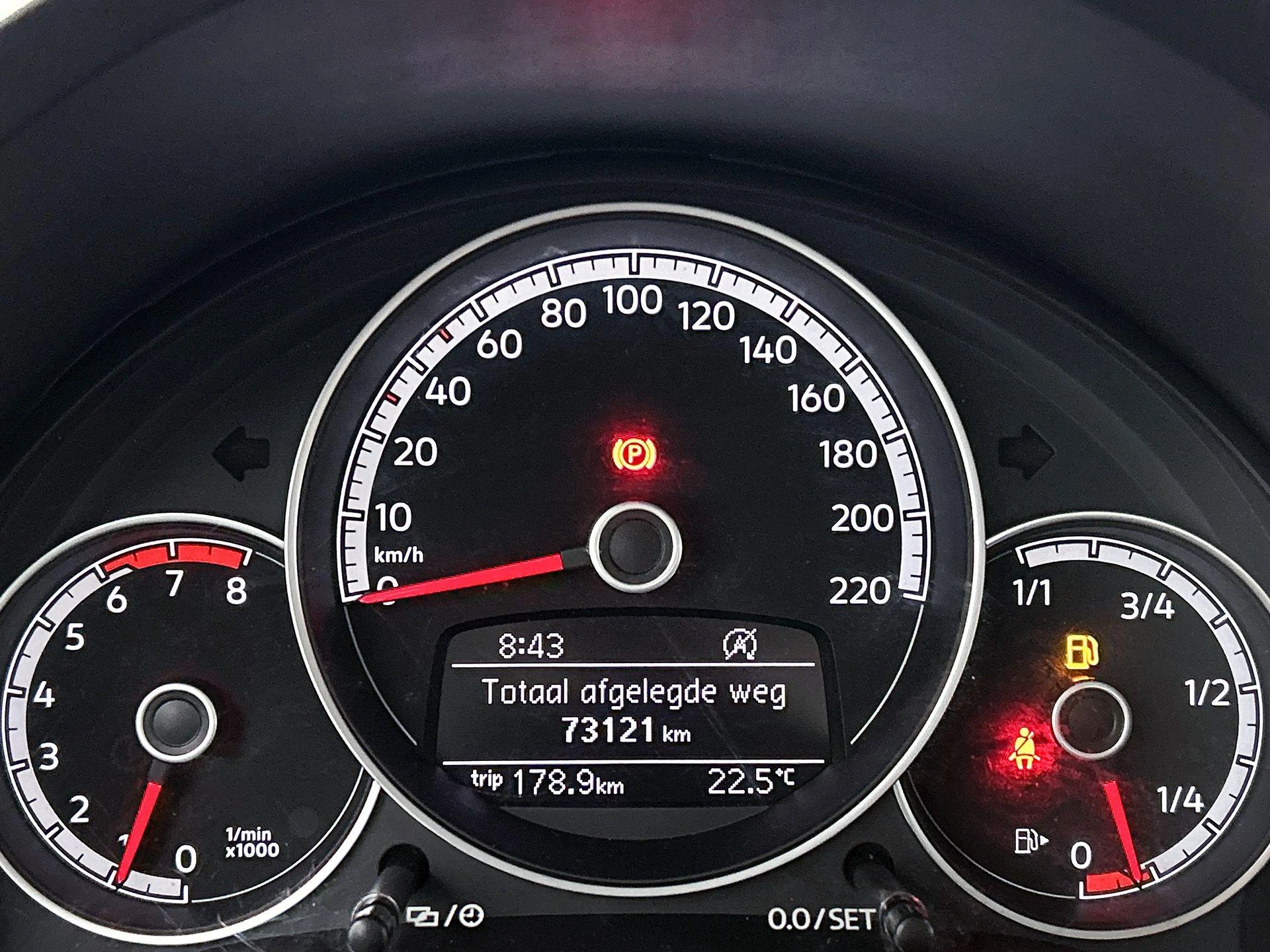 Volkswagen-up!-image-12